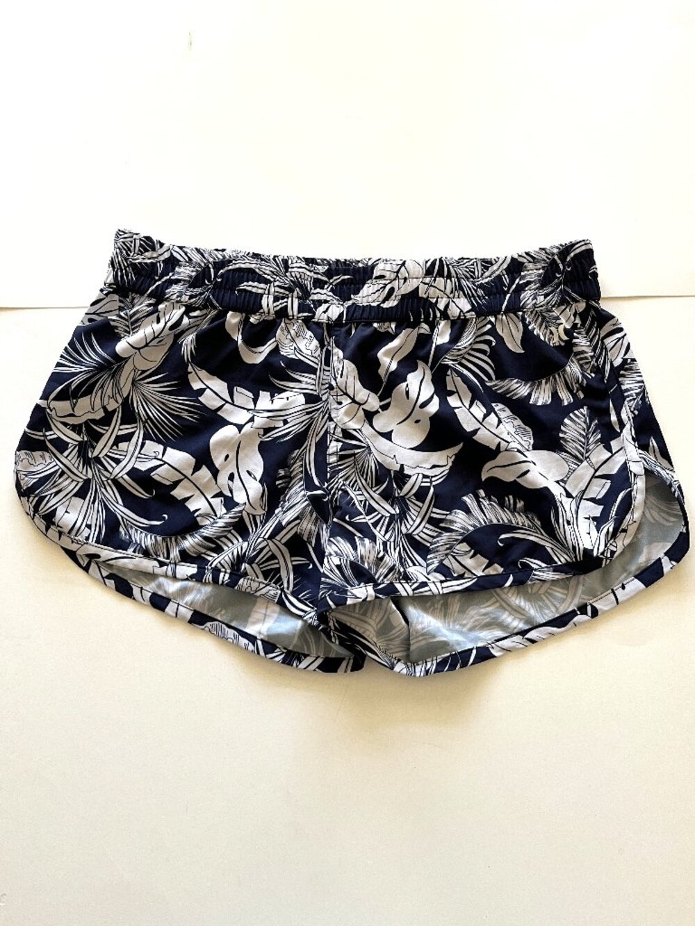 Women's Hurley Black White Leaf Boardshorts Size M